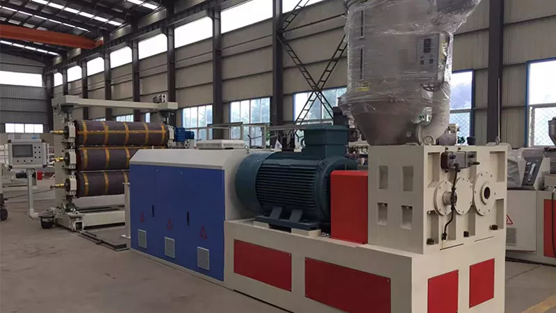 Machine à rideaux de porte souples - un outil de production moderne efficace, intelligent et respectueux de l'environnement