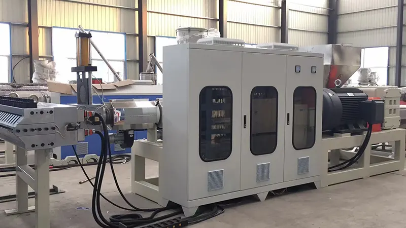 Quelles sont les précautions d'utilisation d'une machine à feuilles plastiques ?