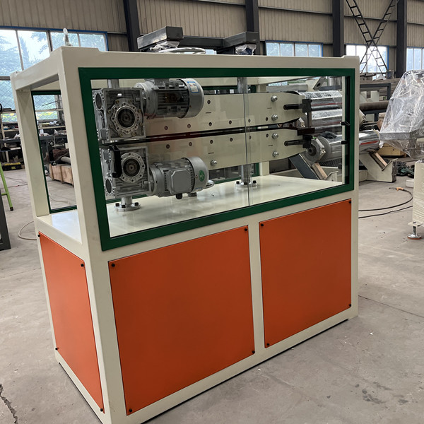 Caractéristiques de la machine de traction à bande profilée