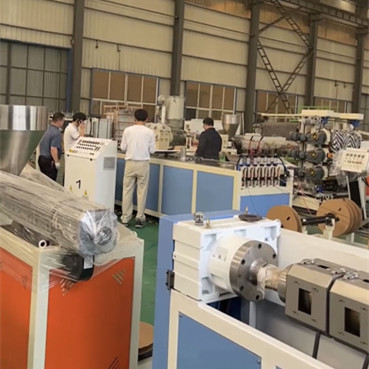 Machine d'expansion de tubes thermorétractables à une et six expansions acceptée avec succès par les clients indiens