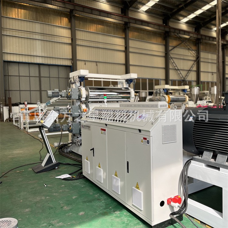 Visites de clients pour la ligne de production de plaques à motif diamant en PVC pour l'élevage