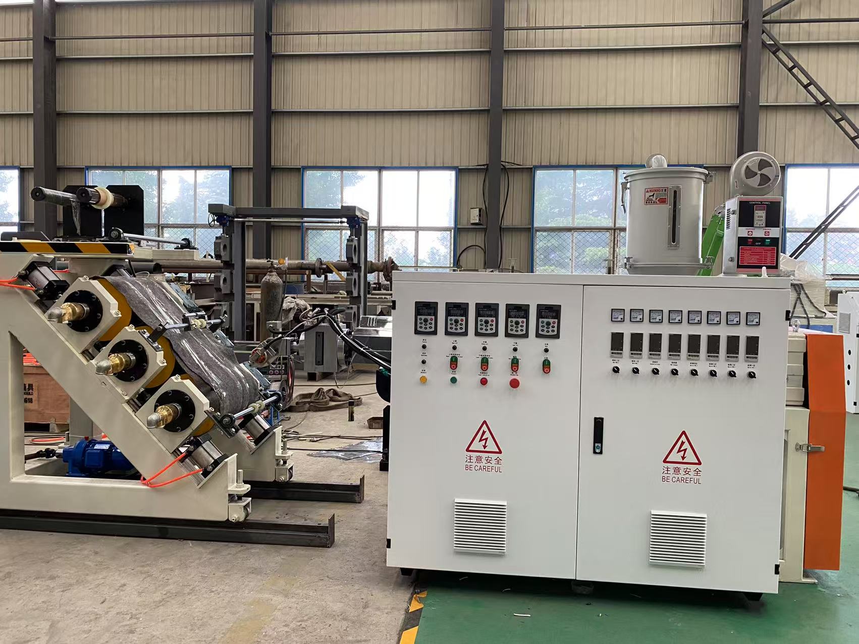 QINGDAO EASTSTAR expédie une ligne de production avancée de TPE Waterstop en Inde