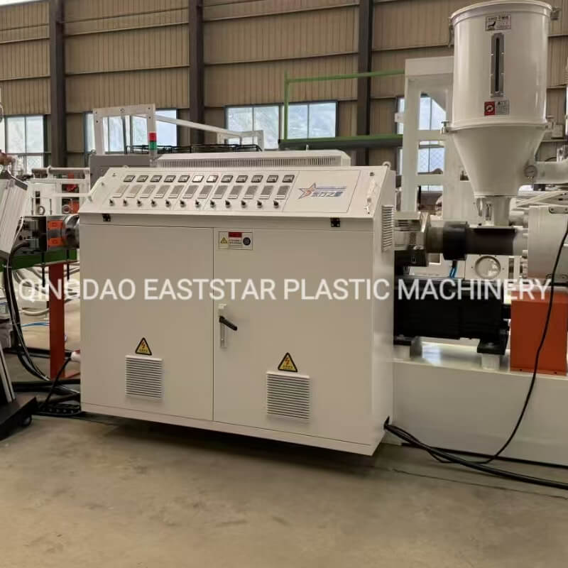 Ligne de production de profilés PVC une sur deux pour l'élevage