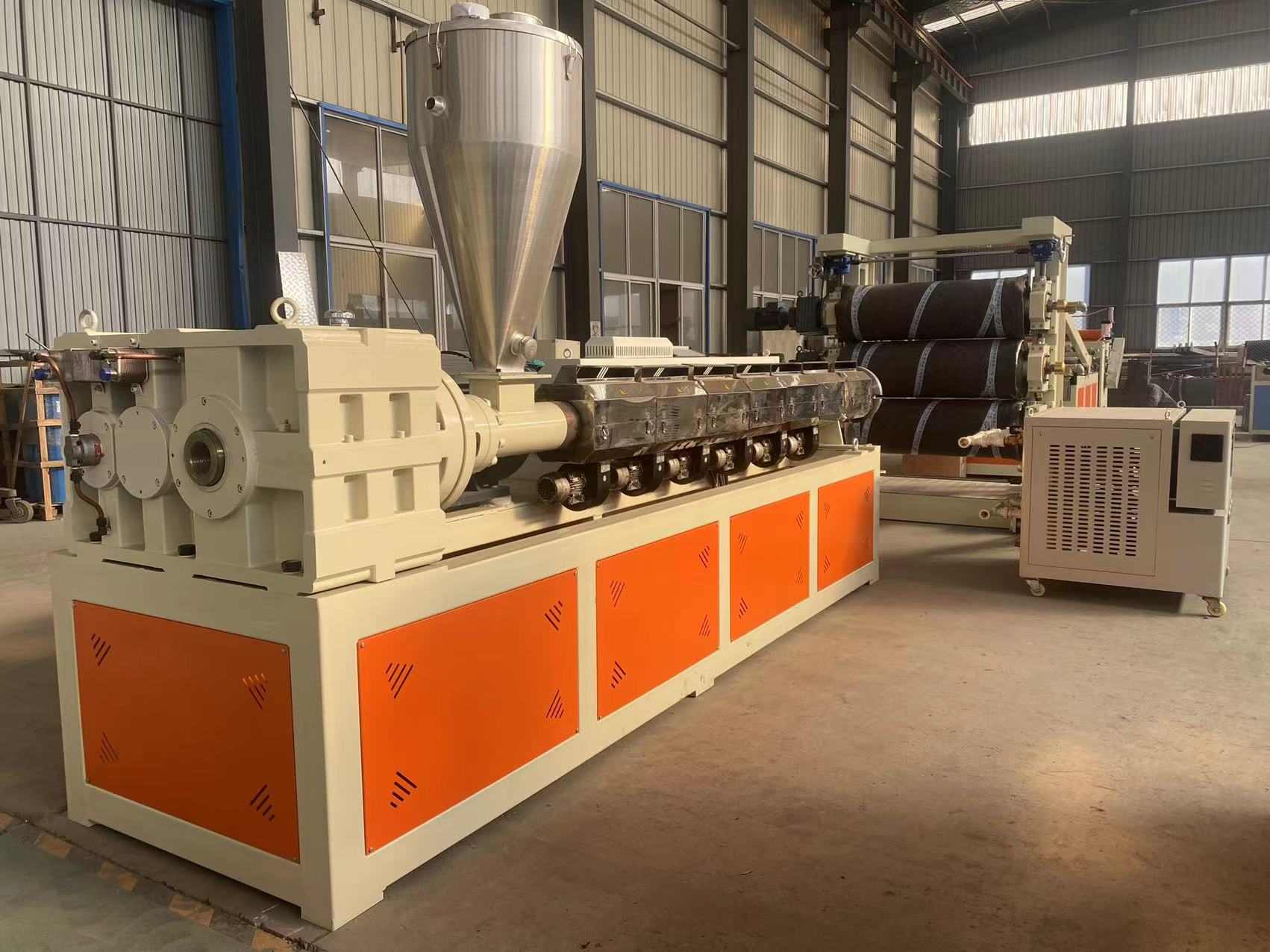 Ligne de production de panneaux de cristal PVC