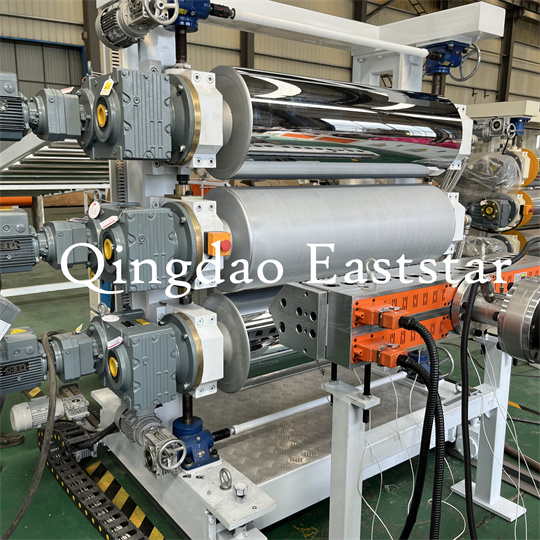 Machine de formage de calandre à trois rouleaux